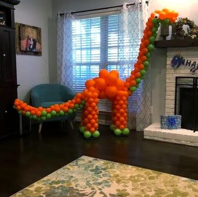 Dinosaur balloon sculpture for birthday party in Alabama.