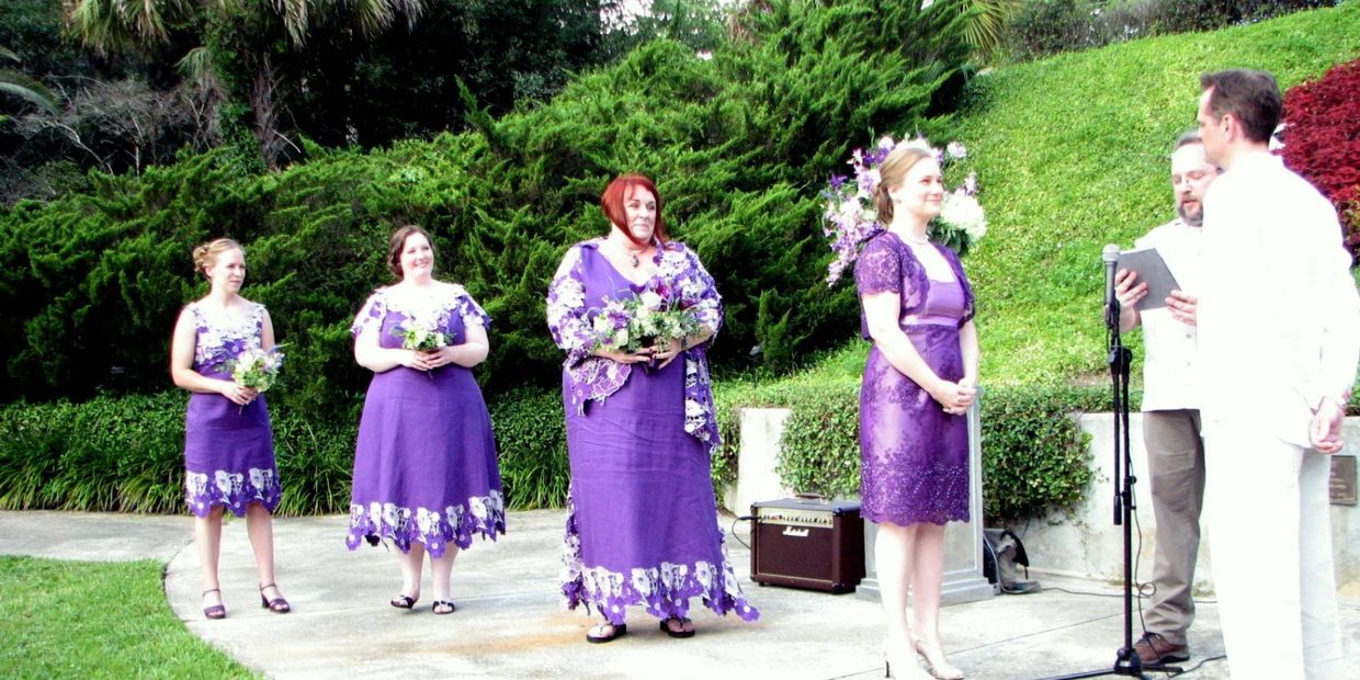 Bridesmaids in purple dresses