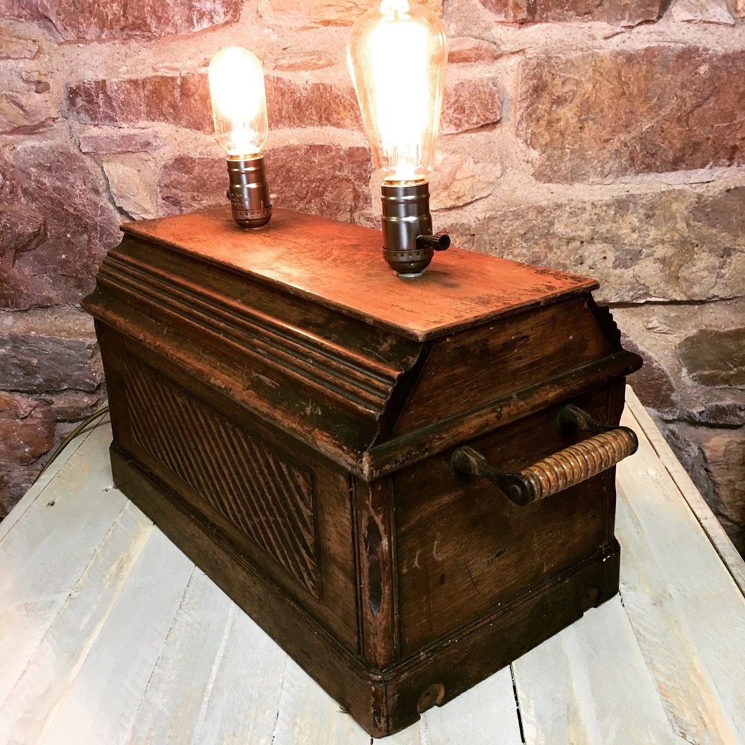 Vintage wooden box lamp with exposed bulbs.