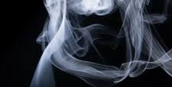 L'image évoque une atmosphère mystique et intrigante,