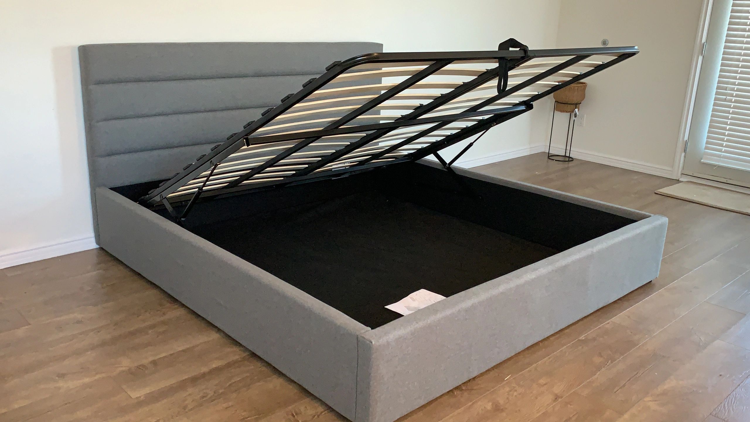 HYDRAULIC LIFT STORAGE BED-gray
QUEEN $799  , KING $999