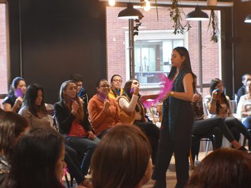 Terapeuta SandraAH! Sandra Milena Silva Moreno dando una charla para grupos en sexualidad consciente