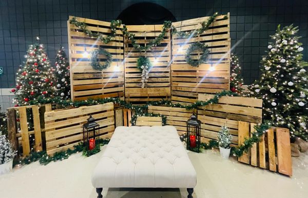 Church-holiday decorating