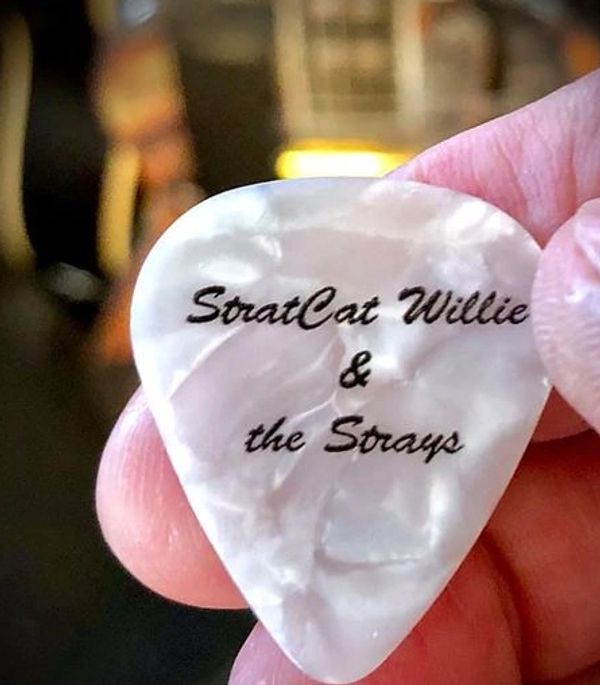 Custom gut pick. Medium gauge. 
INCLUDED FREE WITH CD ORDER!
