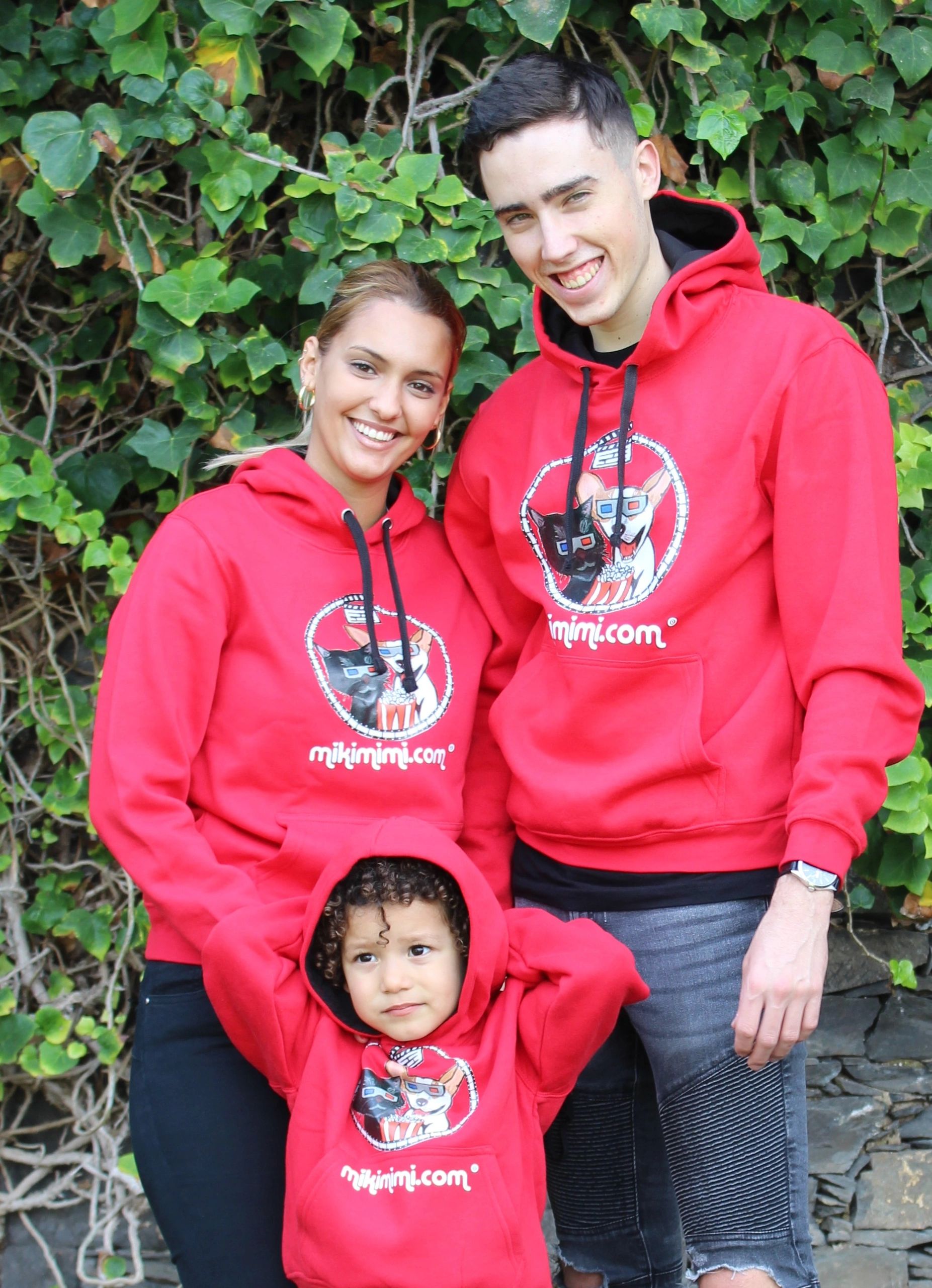 familia con sudaderas personalizadas