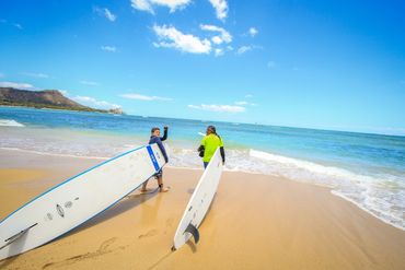 Learning to surf with Big Wave Dave Instructors, Licensed surf instructors. Hawaii Blue Card DLNR.