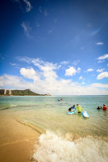learn to surf in waikiki, surfboard rentals, soft top rentals, beginner boards