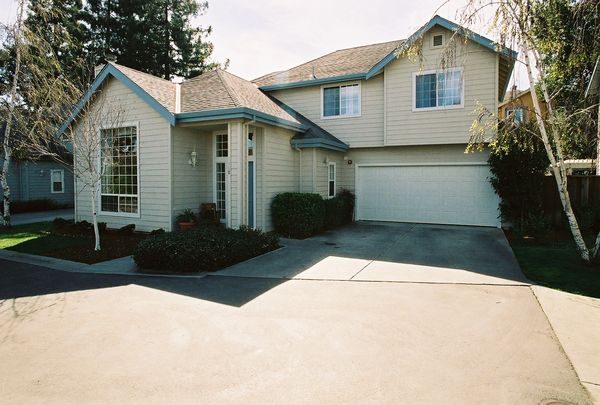 $1,060,000
1108 Boranda Avenue, Mountain View, CA 94040 sold by Jim Galli and Katie Galli Ketelsen.
