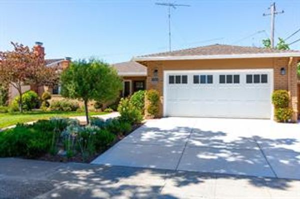 $1,403,000
3319 Cardin Avenue, San Jose, CA 95118 sold by Jim Galli & Katie Galli Ketelsen Realtors