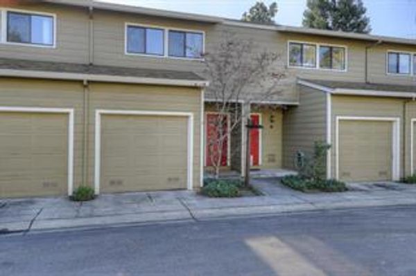$1,391,000
700 Chiquita Avenue, No 12, Mountain View, CA sold by Jim Galli & Katie Galli Ketelsen