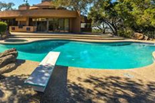 $3,998,000
15690 Gum Tree Lane, Los Gatos, CA 95032 sold by Jim Galli & Katie Galli Ketelsen.