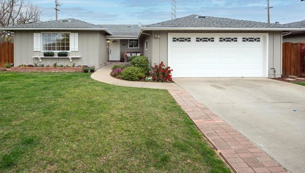 $1,350,000
5254 Howes Lane, San Jose, CA 95118 sold by Jim Galli & Katie Galli Ketelsen Realtors