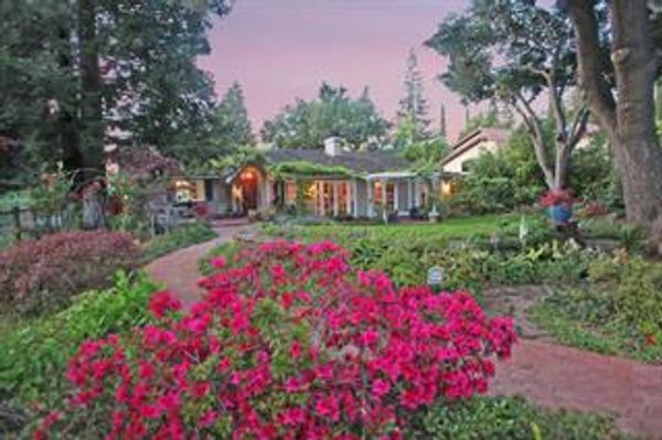 $2,550,000
1219 Portland Avenue, Los Altos, CA 94024 sold by Jim Galli & Katie Galli Ketelsen