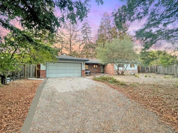 $3,280,000
1553 Queensbury Avenue, Los Altos, CA 94024 sold by Jim Galli & Katie Galli Ketelsen.