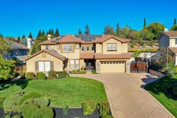 $2,073,000
5248 Rachaella Lane, San Jose, CA 95135 sold by Jim Galli & Katie Galli Ketelsen