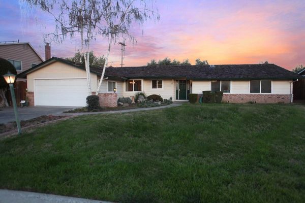 $2,002,000
1021 East Rose Circle, Los Altos, CA sold by Jim Galli & Katie Galli Ketelsen Realtors