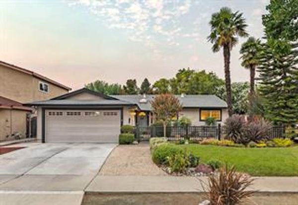 $1,330,000
1405 Sieta Court, San Jose, CA 95118 sold by Jim Galli & Katie Galli Ketelsen Realtors