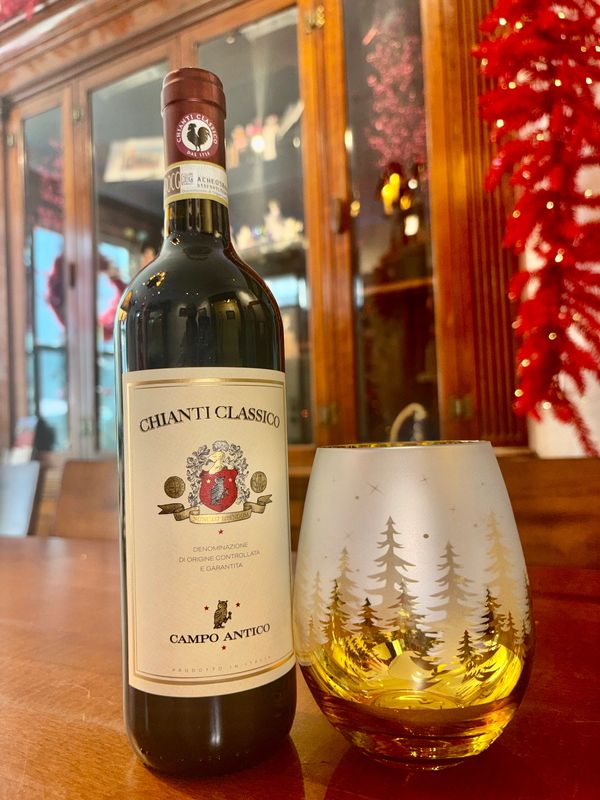 Jersey Art Glass wine glasses. Gold Forest design.