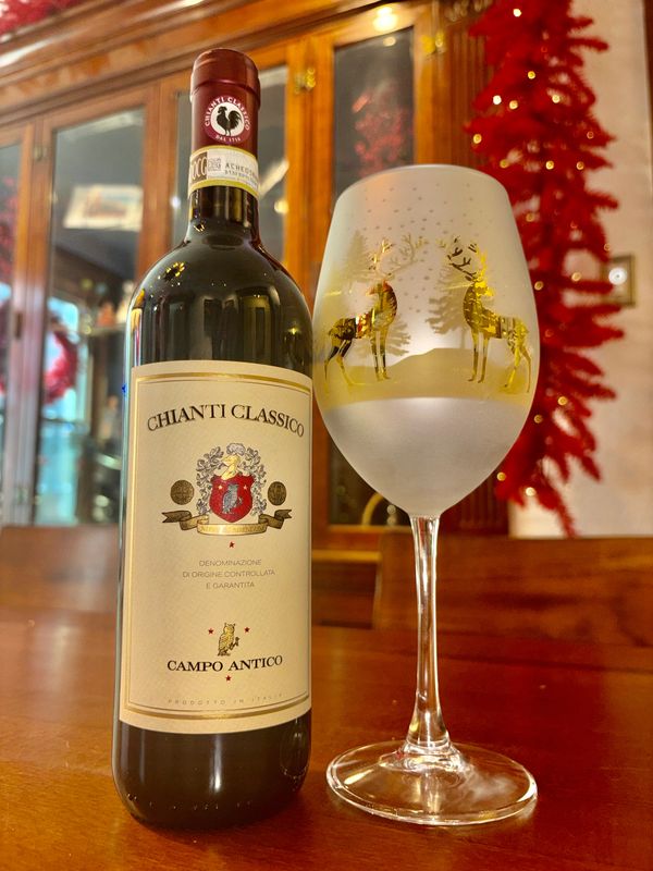 Jersey Art Glass wine glasses. Gold Forest Adition.