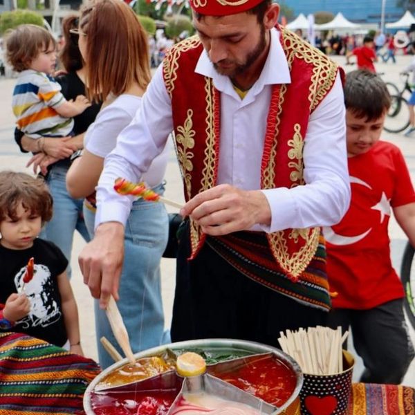 ramazan etkinliği iftarda osmanlı macunu dağıtımı