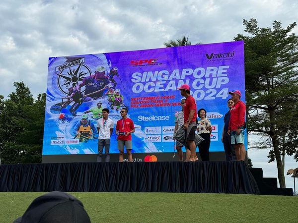 Winning ways of youth paddlers