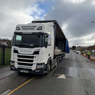 Curtainside vehicle offloading onto street