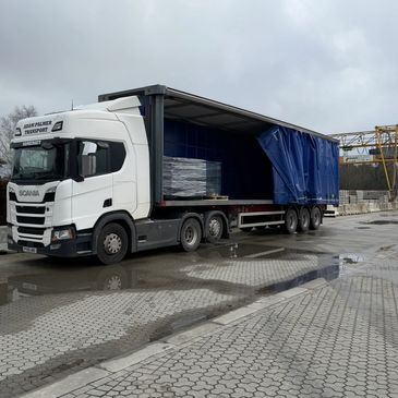 Lorry offloading underfloor heating