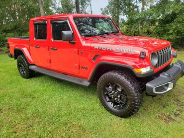 2025 Red Jeep Gladiator High Tide