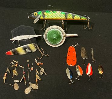 JC Higgings Fly Reel, Hooks, Lures, Spinners Lifelike Muskie Gates Wobbler Sportfisher