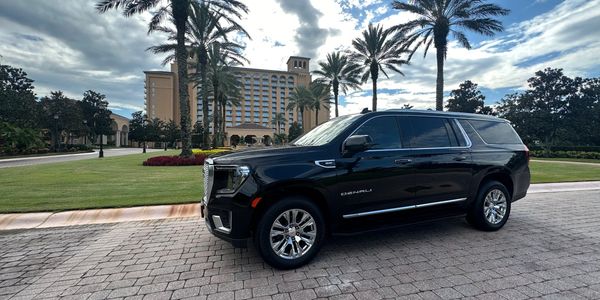 Black Clover Transportation| Black Car Services SUV in front of a Hotel in Orlando