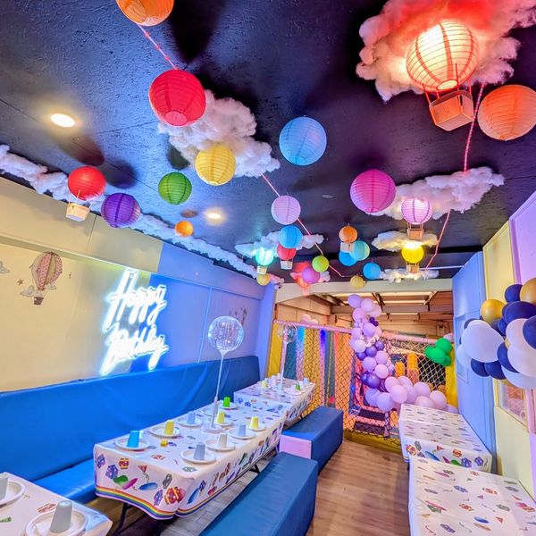 Cloud, hot air balloon, lanterns, party room, birthday party