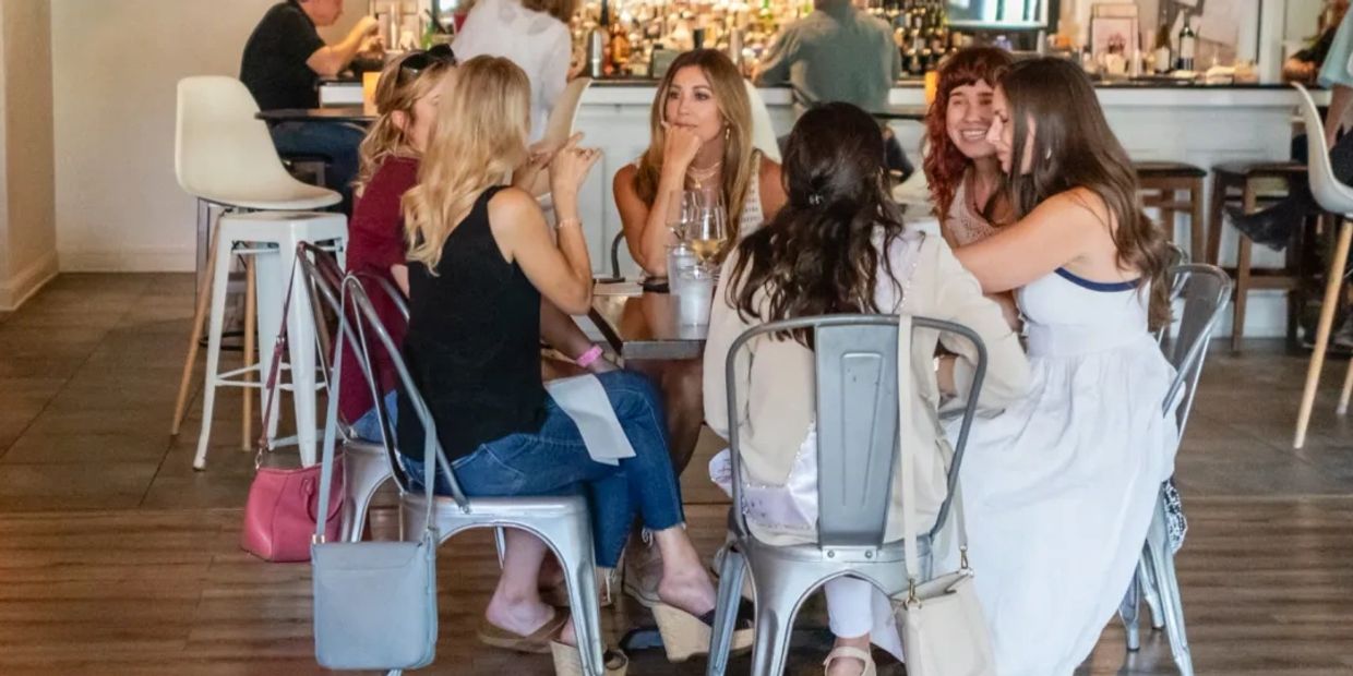 Group of women chatting at a café table.