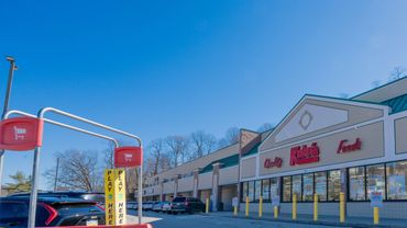 shopping and grocery nearby