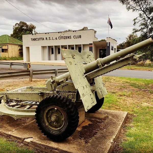 Tarcutta, NSW
Ordnance QF 25 pounder outside the local RSL