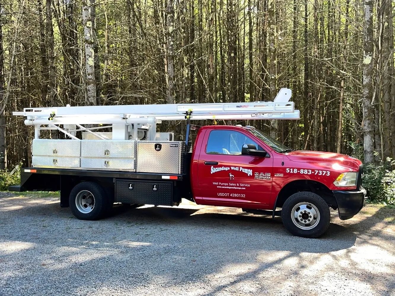 Well pump hoist truck