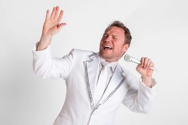 animateur, comédien, chanteur, maître de cérémonie