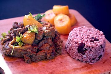 Curry Goat with rice & Peas and plantain 