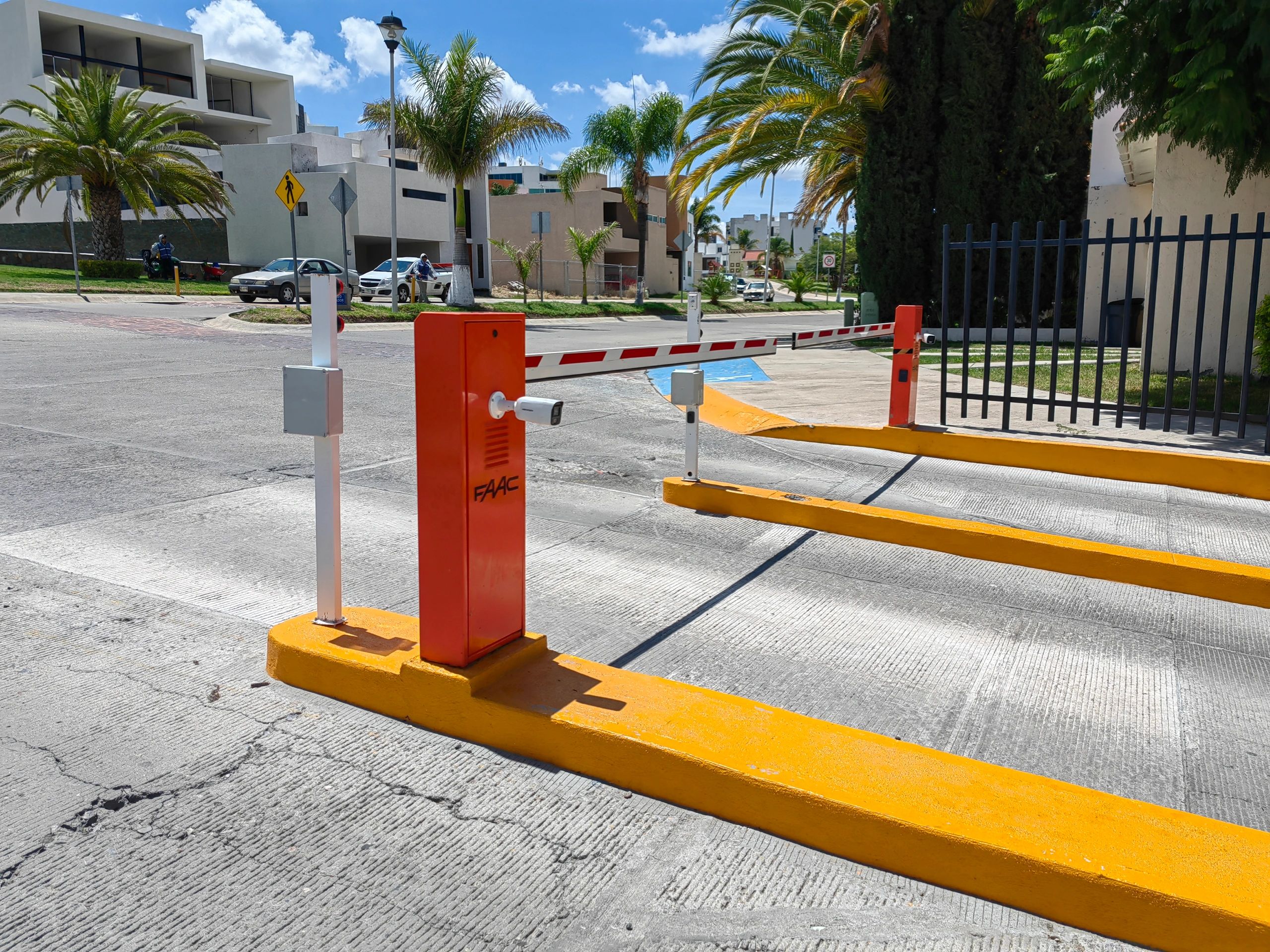 Barreras Vehiculares en Fraccionamientos, parques industriales, edificios, estacionamientos, centros
