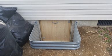 Crawl space access well and door