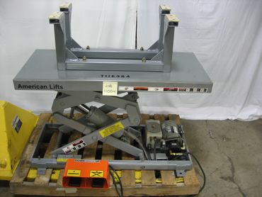 COMBINER WORK STAND USED FOR LIFTING 114D5300 COMBINER TRANSMISSION