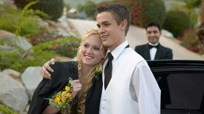 Boston and South Shore prom limousine and party bus transportation