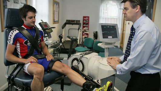 tom using isokinetic unit with pro cyclist dan duguid