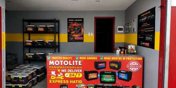 A shop specializing in Motolite automotive batteries with promotional displays.