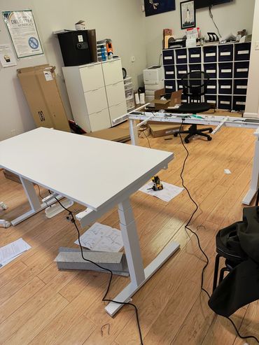 Standing desk assembly