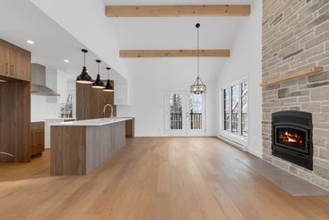 Salon et foyer maison unifamiliale à Ste-Agathe-des-Monts