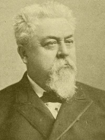 A man wearing a coat and looking front