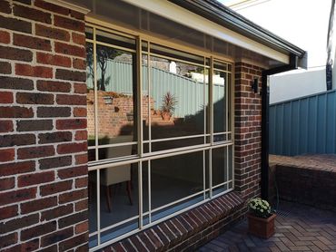 Residential window cleaning house