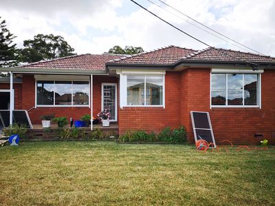 Residential window cleaning house