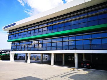 Commercial window cleaning