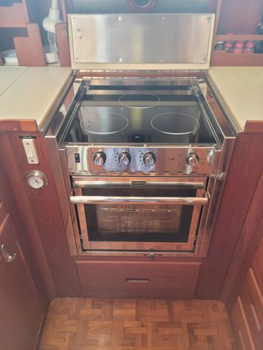 New Force 10 Stove with Ceramic Cooktop. Yay!